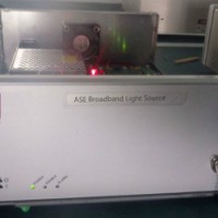 量青光電980nm泵浦光源