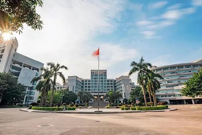 廣東工業(yè)大學三重四極桿液相色譜質譜聯用儀等設備