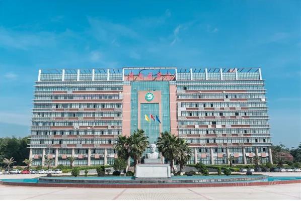液質(zhì)聯(lián)用儀、微波合成儀等科研平臺(tái)設(shè)備