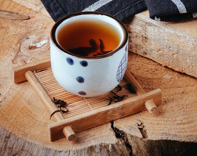 紅茶和低咖啡堿茶中的水分和咖啡因含量的測(cè)定
